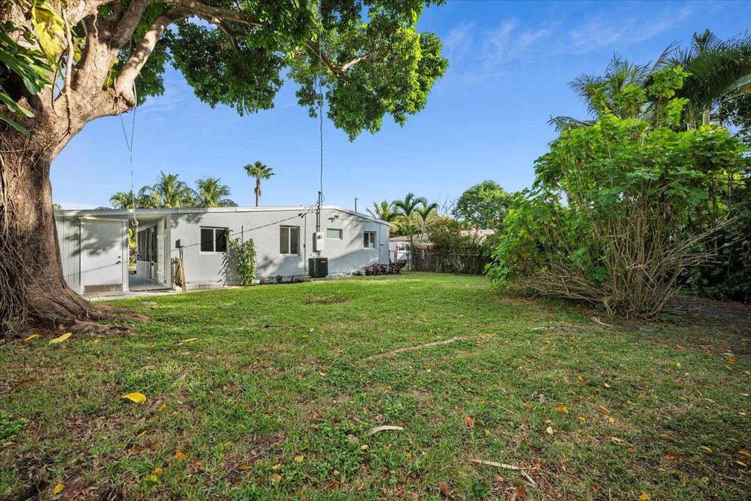 На продажу: $389,900 (2 спален, 1 ванн, 702 Квадратных фут)