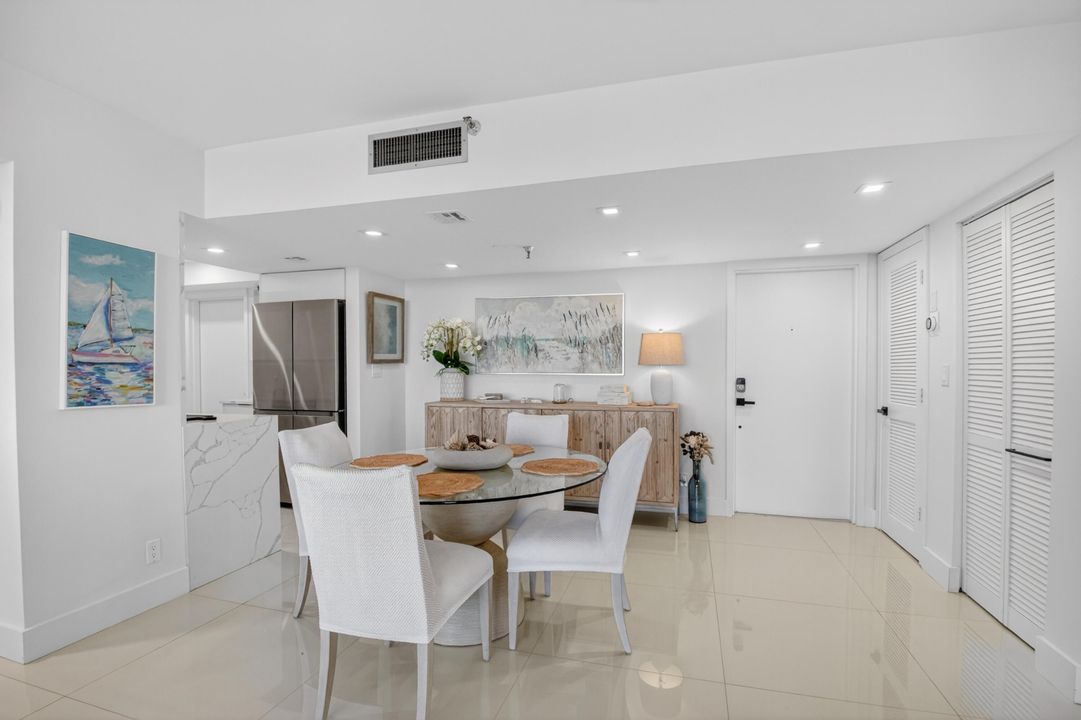 待售: $349,000 (2 贝兹, 2 浴室, 1054 平方英尺)