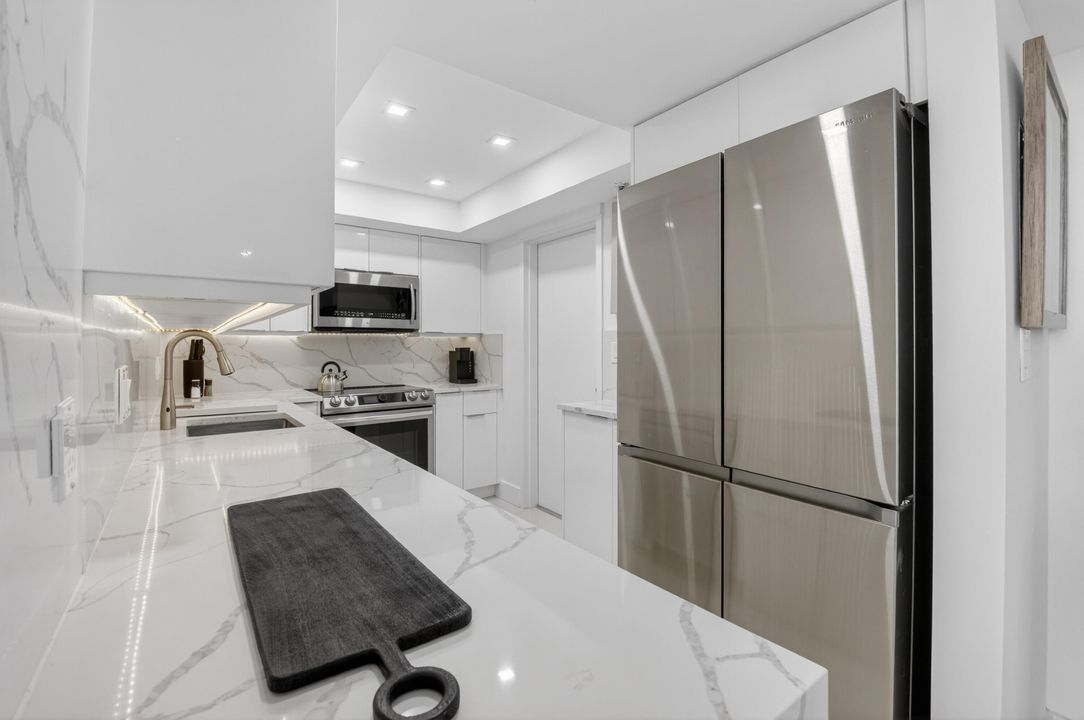 待售: $349,000 (2 贝兹, 2 浴室, 1054 平方英尺)