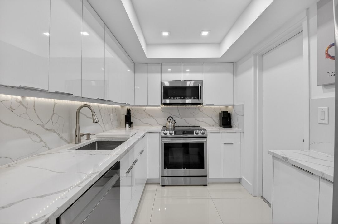 待售: $349,000 (2 贝兹, 2 浴室, 1054 平方英尺)