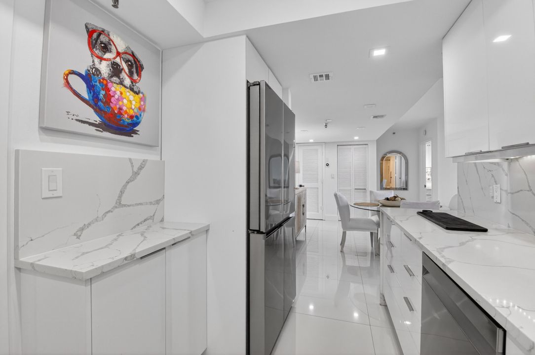 待售: $349,000 (2 贝兹, 2 浴室, 1054 平方英尺)