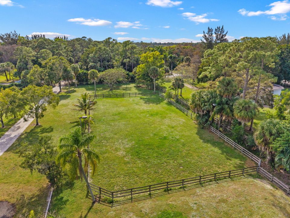 На продажу: $675,000 (2 спален, 1 ванн, 1130 Квадратных фут)