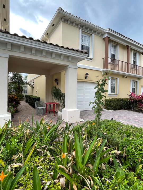 En Venta: $530,000 (3 camas, 2 baños, 1570 Pies cuadrados)