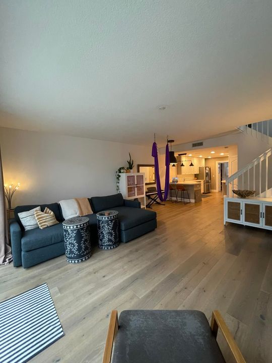 En Venta: $530,000 (3 camas, 2 baños, 1570 Pies cuadrados)