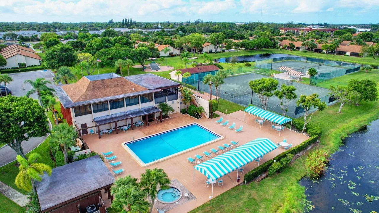 待售: $199,900 (2 贝兹, 2 浴室, 1220 平方英尺)