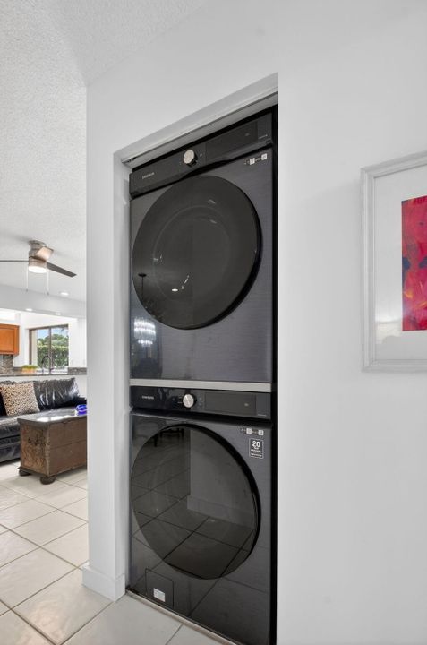 На продажу: $330,000 (1 спален, 2 ванн, 1074 Квадратных фут)