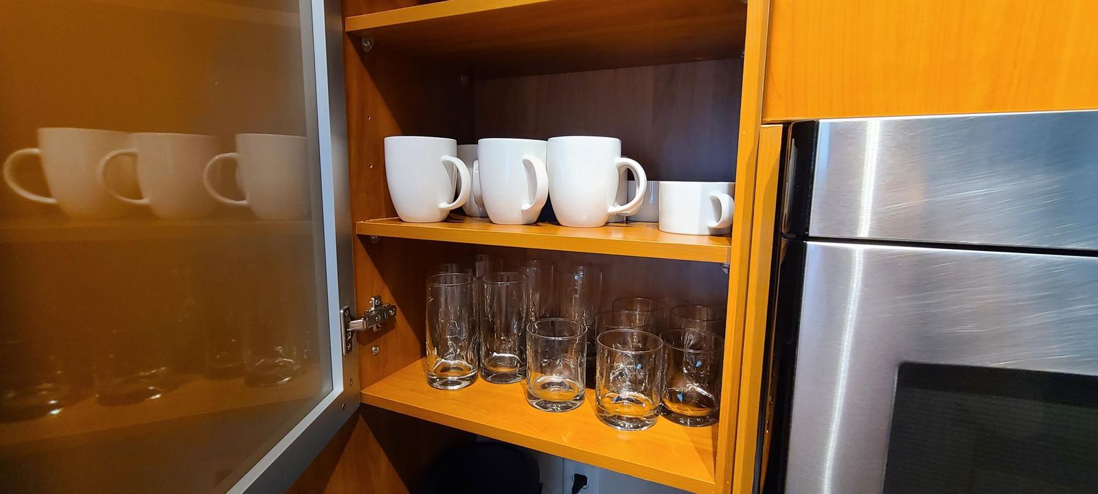 For Sale: $225,000 (1 beds, 1 baths, 797 Square Feet)