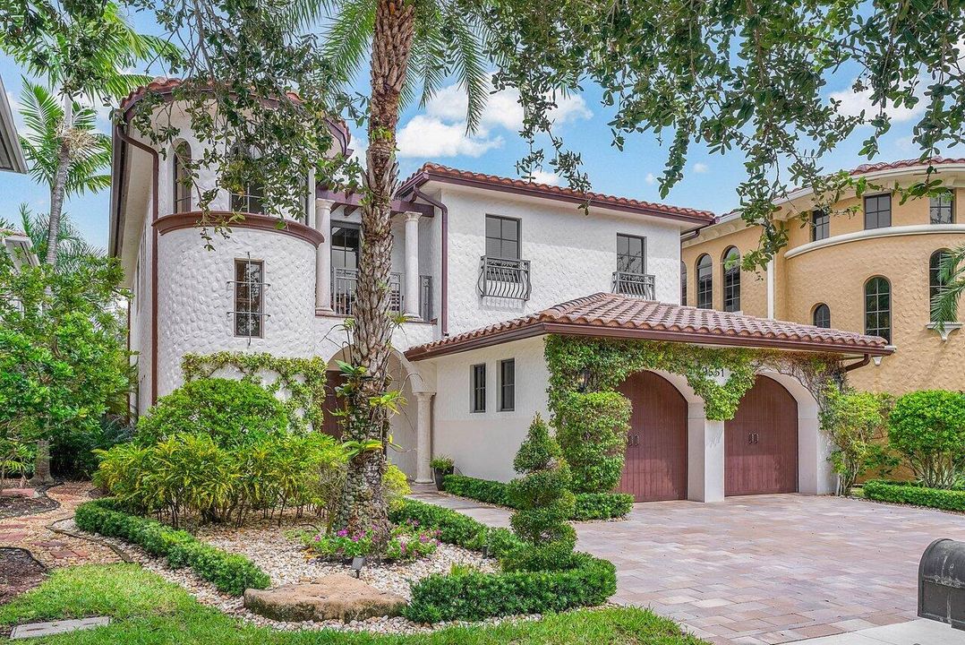 Под контрактом: $8,750 (5 спален, 4 ванн, 3415 Квадратных фут)