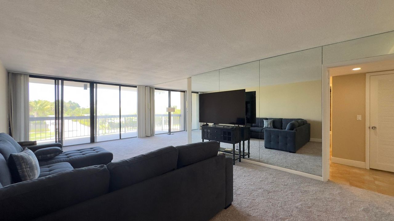 出租: $1,995 (2 贝兹, 2 浴室, 1206 平方英尺)