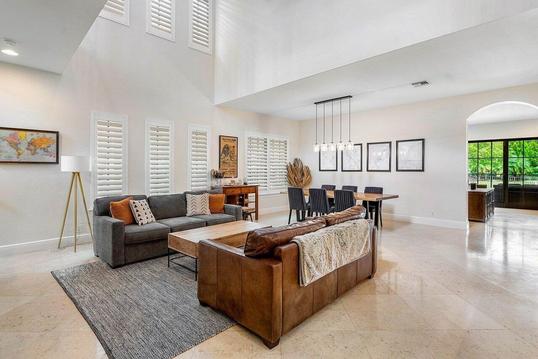 Под контрактом: $8,750 (5 спален, 4 ванн, 3415 Квадратных фут)