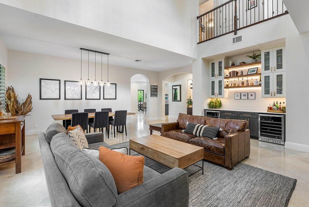 Под контрактом: $8,750 (5 спален, 4 ванн, 3415 Квадратных фут)