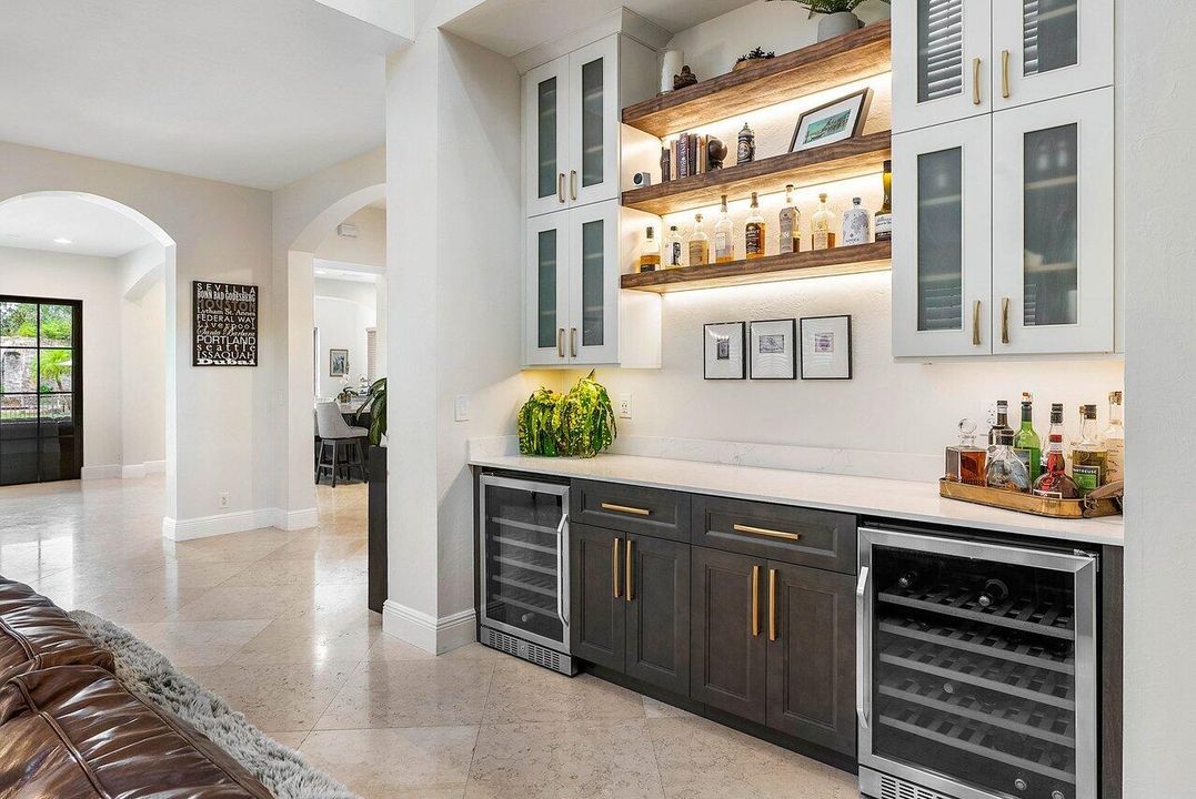 Под контрактом: $8,750 (5 спален, 4 ванн, 3415 Квадратных фут)