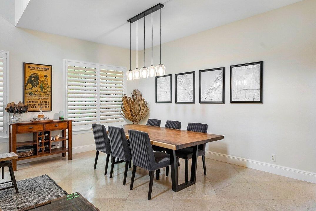 Под контрактом: $8,750 (5 спален, 4 ванн, 3415 Квадратных фут)