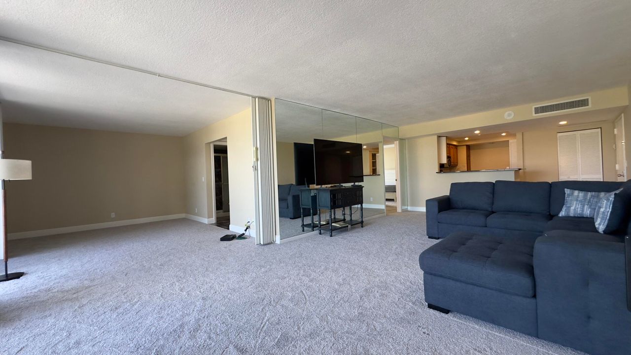 出租: $1,995 (2 贝兹, 2 浴室, 1206 平方英尺)