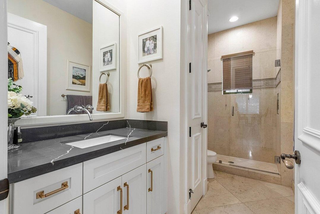 Под контрактом: $8,750 (5 спален, 4 ванн, 3415 Квадратных фут)