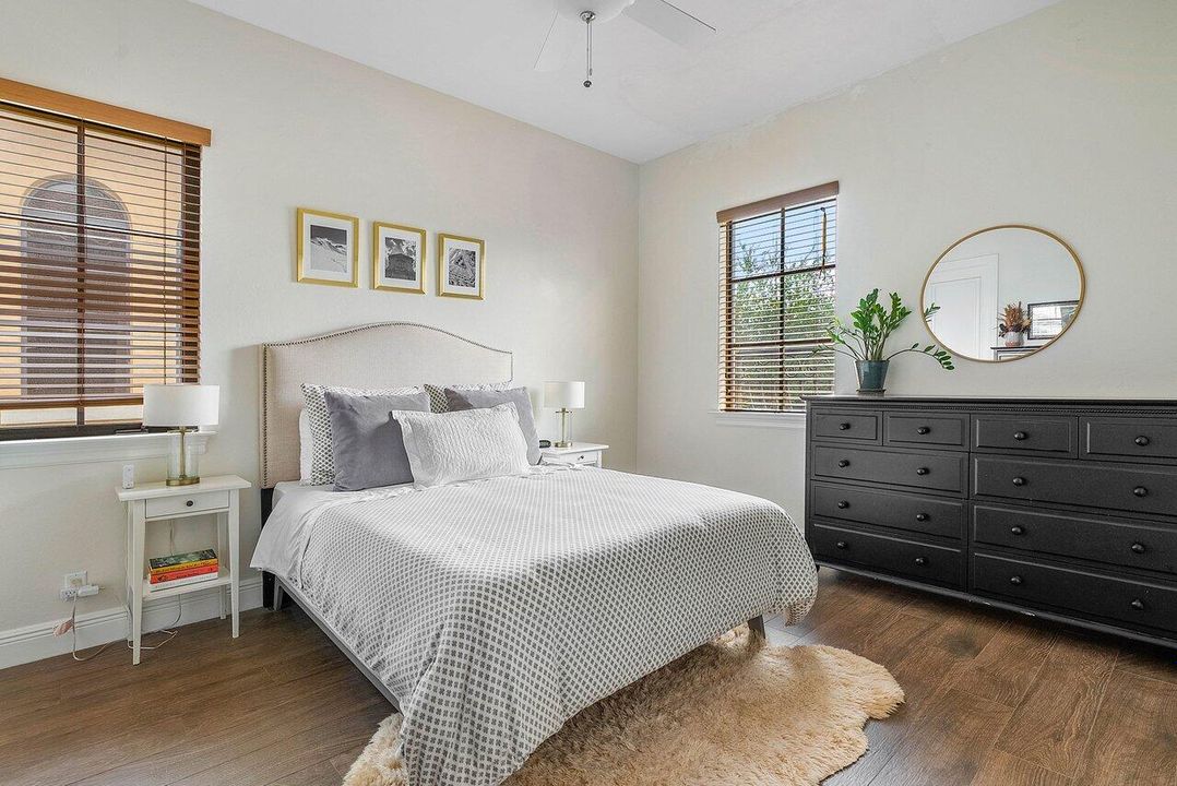 Под контрактом: $8,750 (5 спален, 4 ванн, 3415 Квадратных фут)