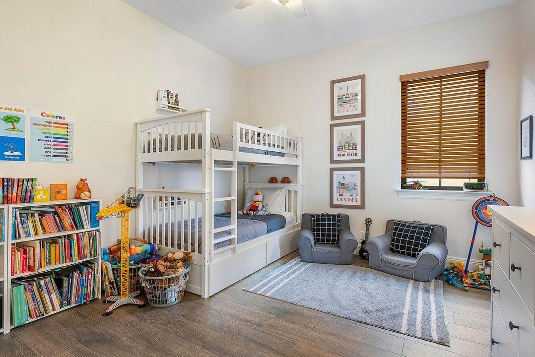 Под контрактом: $8,750 (5 спален, 4 ванн, 3415 Квадратных фут)