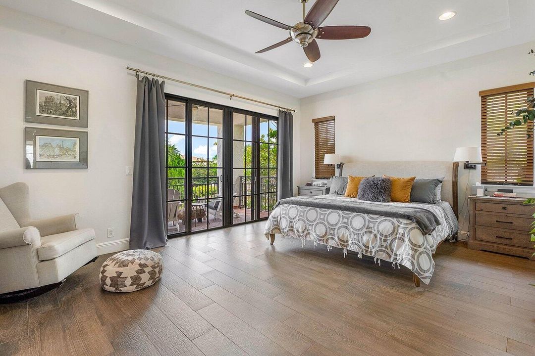 Под контрактом: $8,750 (5 спален, 4 ванн, 3415 Квадратных фут)