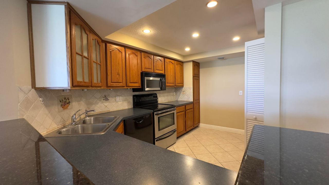 出租: $1,995 (2 贝兹, 2 浴室, 1206 平方英尺)