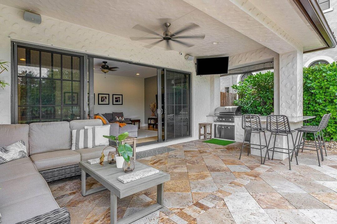 Под контрактом: $8,750 (5 спален, 4 ванн, 3415 Квадратных фут)