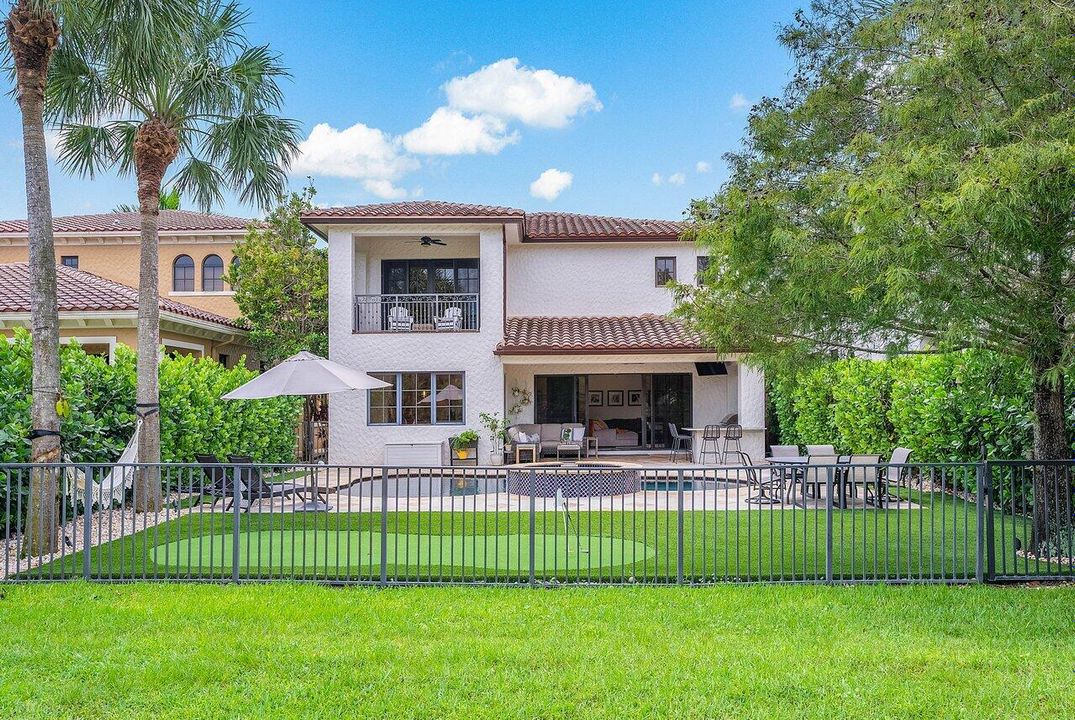 Под контрактом: $8,750 (5 спален, 4 ванн, 3415 Квадратных фут)