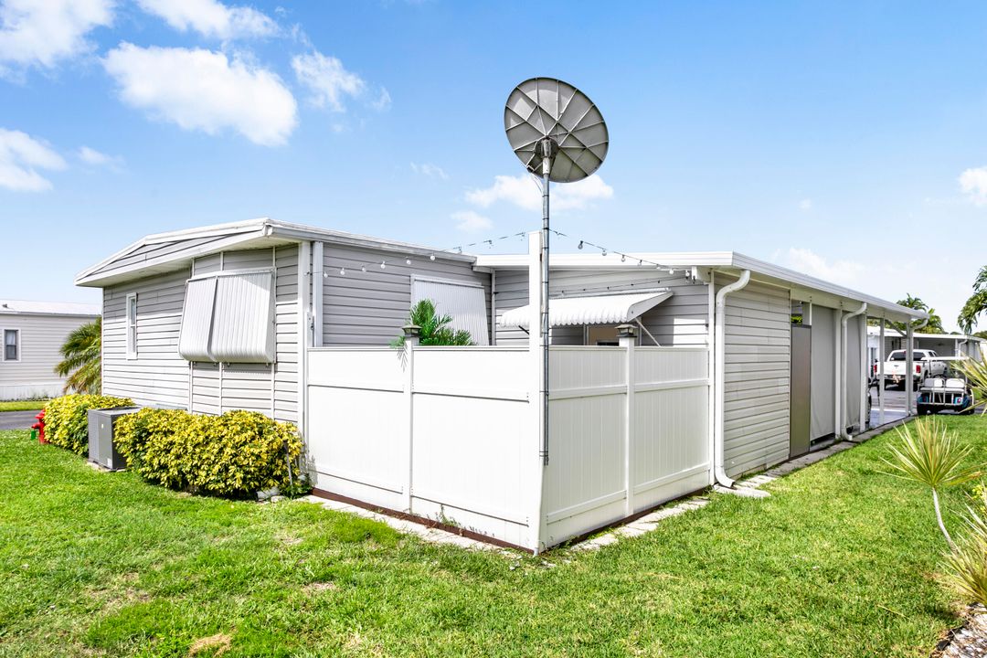 For Sale: $197,900 (2 beds, 2 baths, 1320 Square Feet)