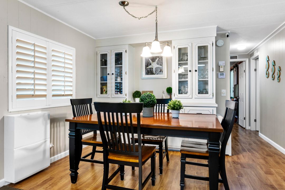 For Sale: $197,900 (2 beds, 2 baths, 1320 Square Feet)