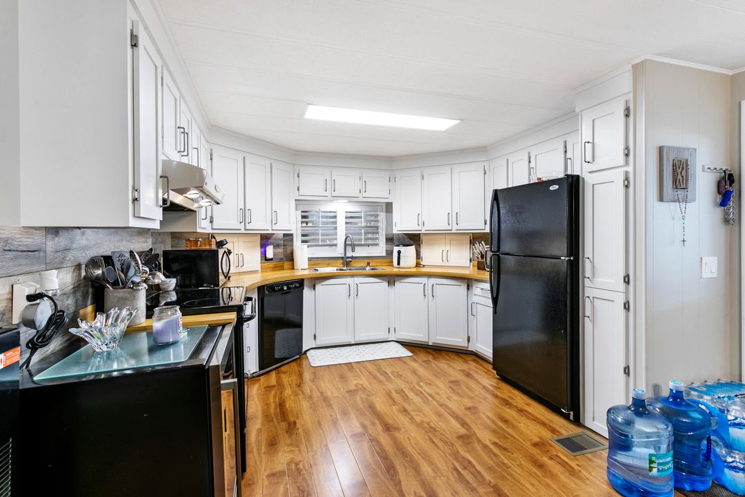 For Sale: $197,900 (2 beds, 2 baths, 1320 Square Feet)