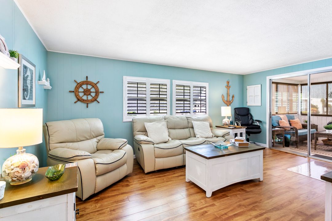 For Sale: $197,900 (2 beds, 2 baths, 1320 Square Feet)