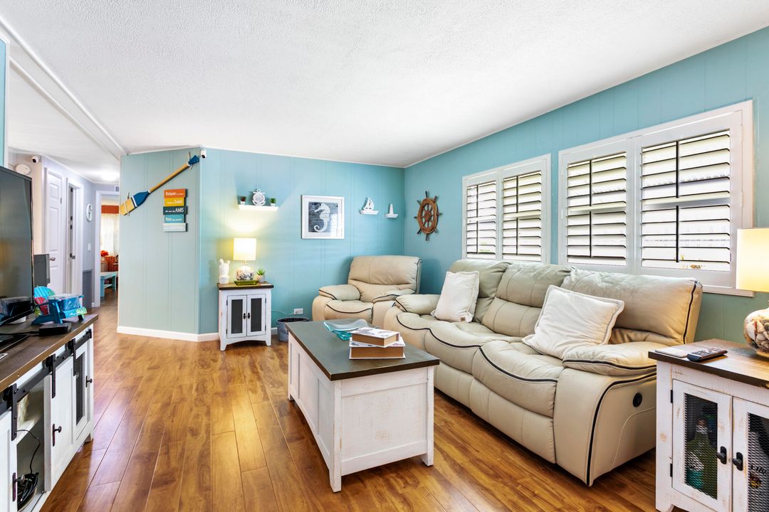 For Sale: $197,900 (2 beds, 2 baths, 1320 Square Feet)