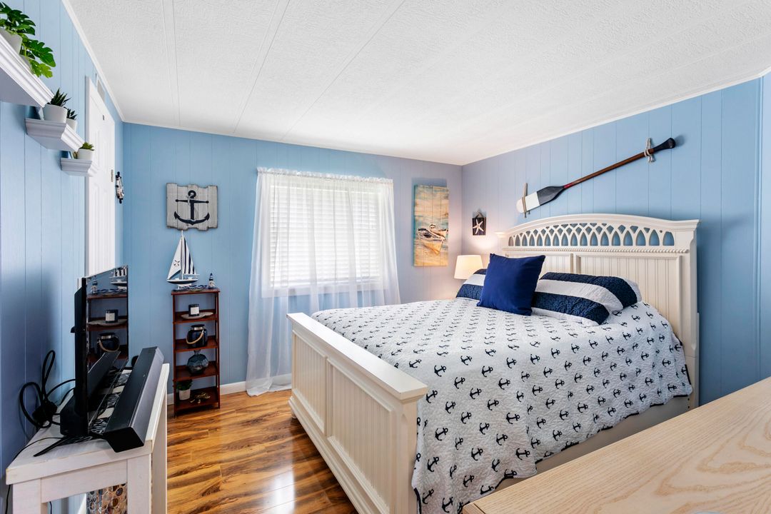 For Sale: $197,900 (2 beds, 2 baths, 1320 Square Feet)