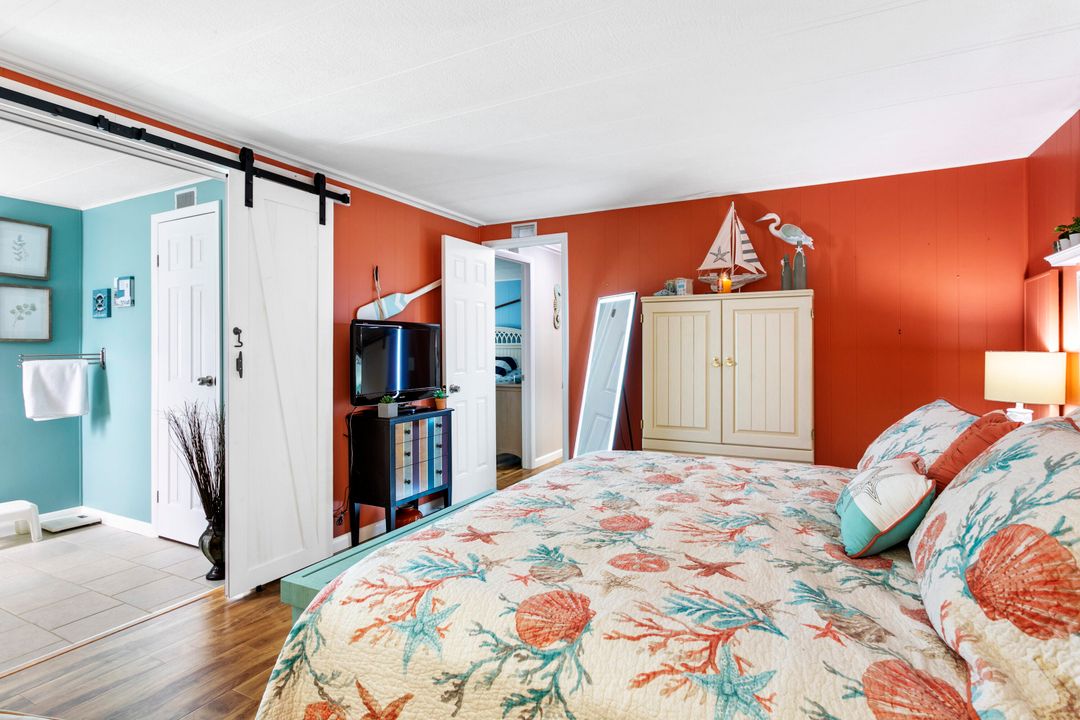 For Sale: $197,900 (2 beds, 2 baths, 1320 Square Feet)