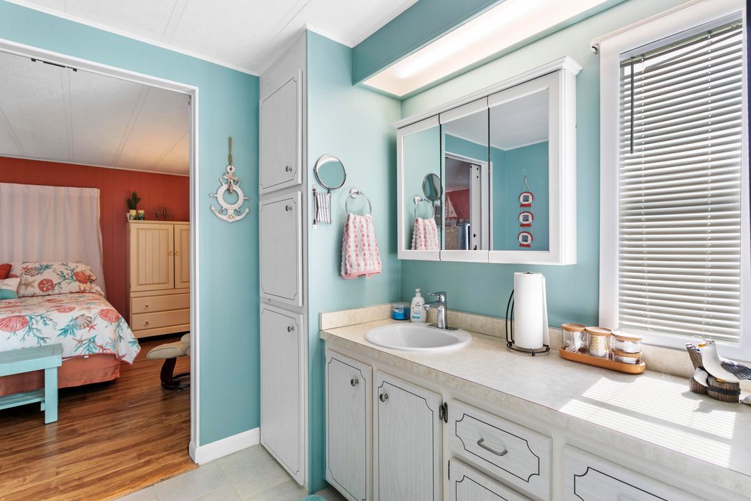 For Sale: $197,900 (2 beds, 2 baths, 1320 Square Feet)