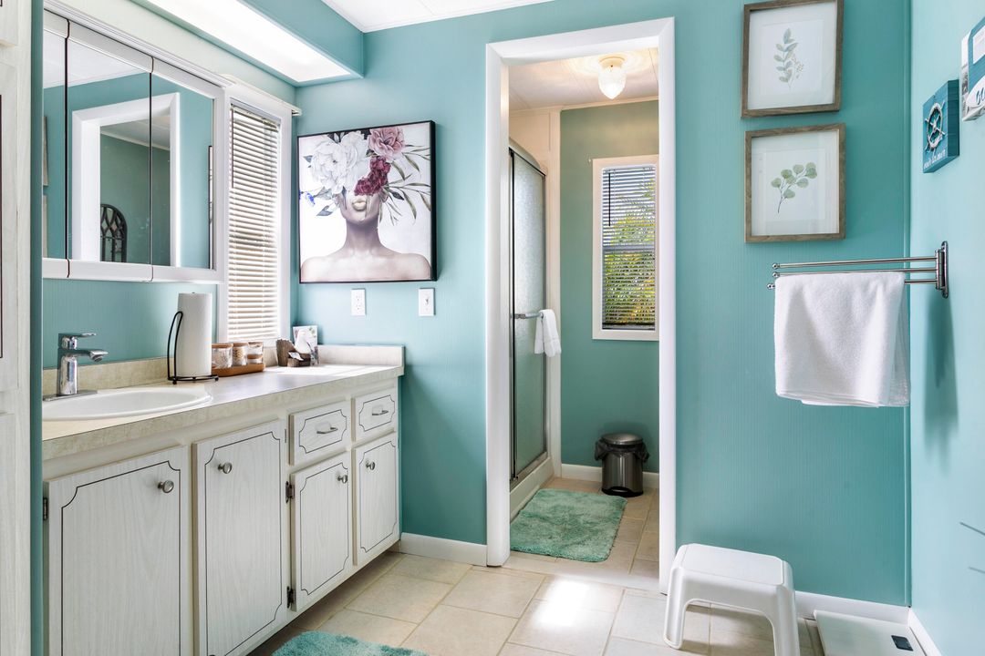 For Sale: $197,900 (2 beds, 2 baths, 1320 Square Feet)