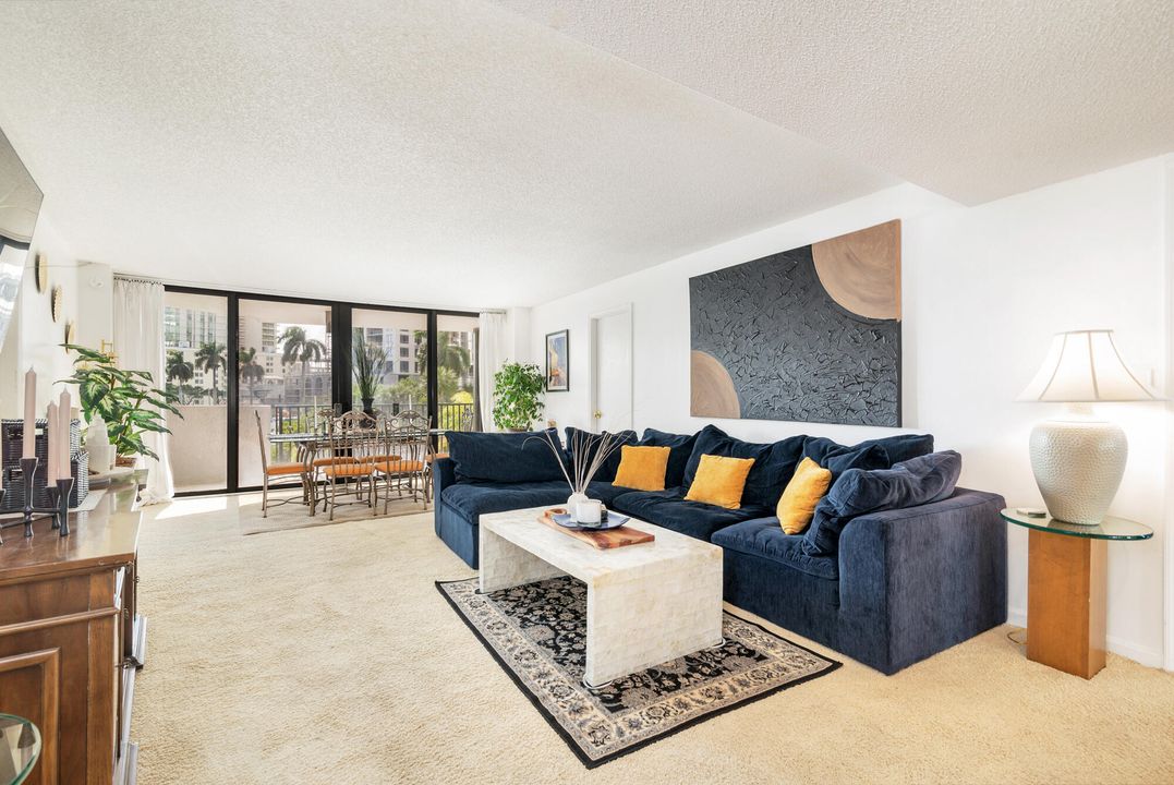 出租: $7,500 (2 贝兹, 2 浴室, 1247 平方英尺)