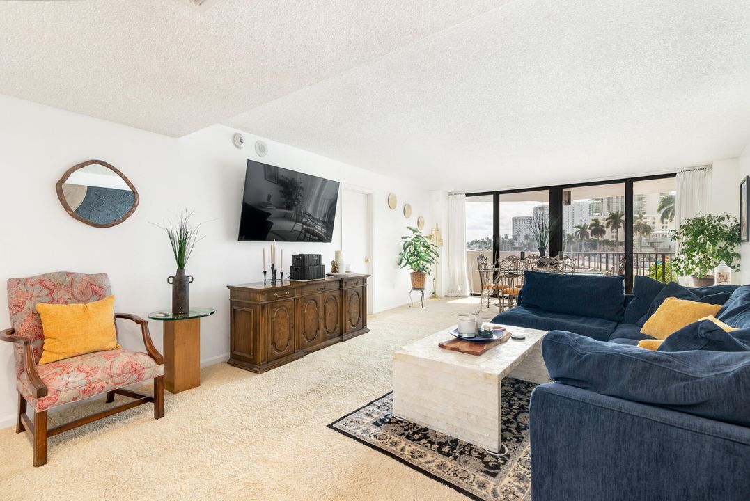 出租: $7,500 (2 贝兹, 2 浴室, 1247 平方英尺)