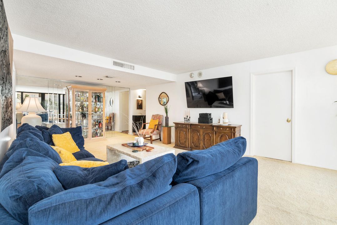 出租: $7,500 (2 贝兹, 2 浴室, 1247 平方英尺)