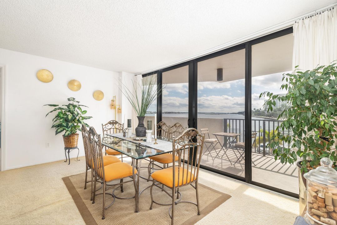 出租: $7,500 (2 贝兹, 2 浴室, 1247 平方英尺)