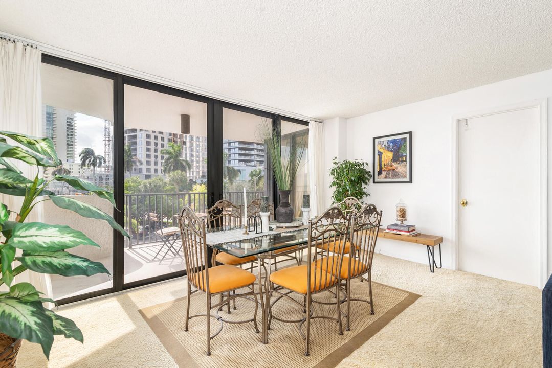 出租: $7,500 (2 贝兹, 2 浴室, 1247 平方英尺)