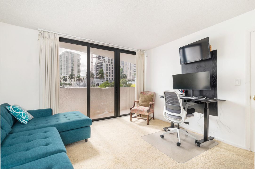 出租: $7,500 (2 贝兹, 2 浴室, 1247 平方英尺)