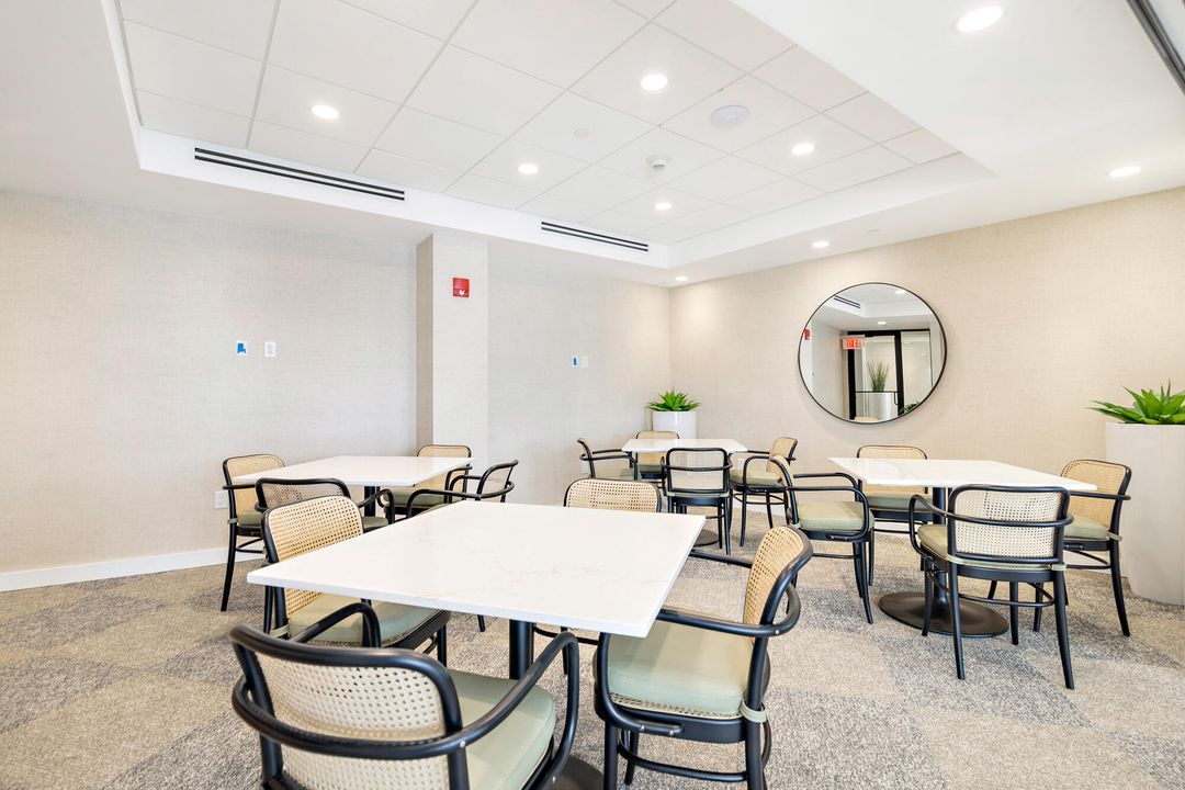 出租: $7,500 (2 贝兹, 2 浴室, 1247 平方英尺)