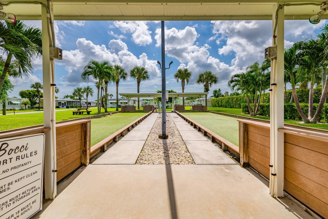 For Sale: $197,900 (2 beds, 2 baths, 1320 Square Feet)