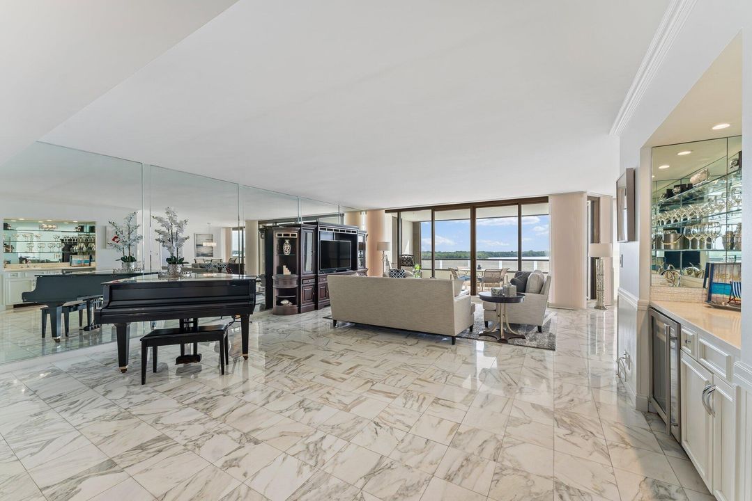 待售: $895,000 (2 贝兹, 2 浴室, 2444 平方英尺)