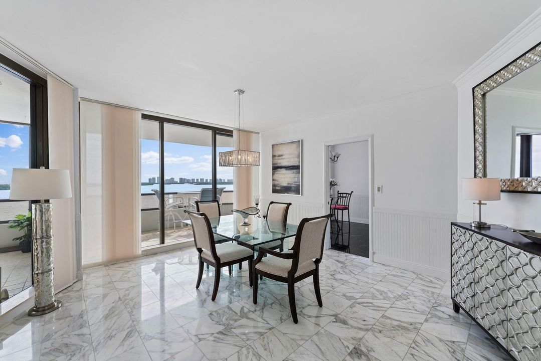 待售: $895,000 (2 贝兹, 2 浴室, 2444 平方英尺)