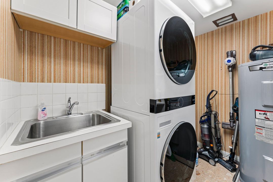 待售: $895,000 (2 贝兹, 2 浴室, 2444 平方英尺)