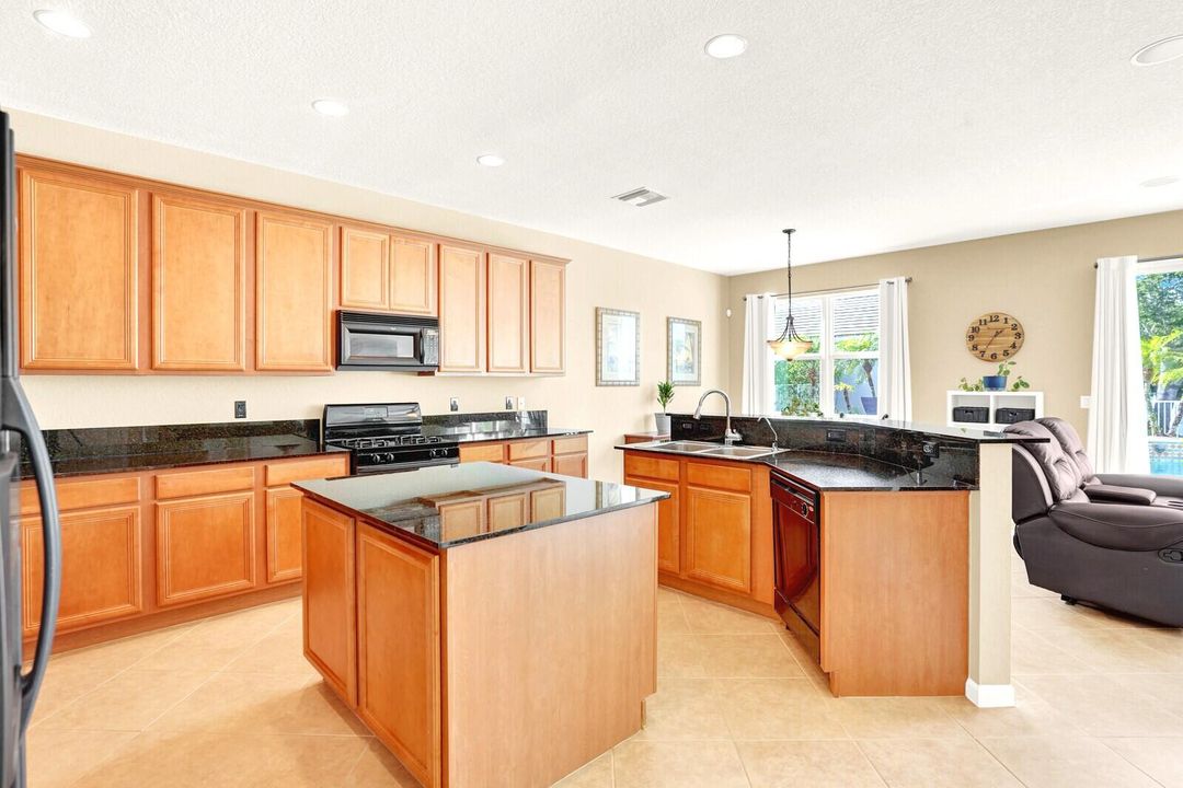 For Sale: $695,000 (4 beds, 3 baths, 3033 Square Feet)