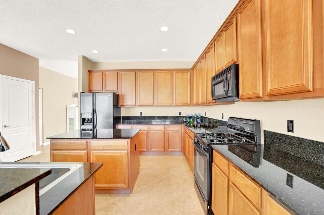 For Sale: $695,000 (4 beds, 3 baths, 3033 Square Feet)