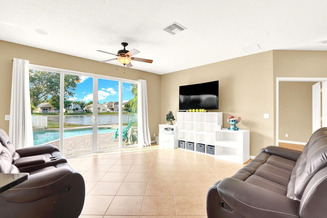 For Sale: $695,000 (4 beds, 3 baths, 3033 Square Feet)