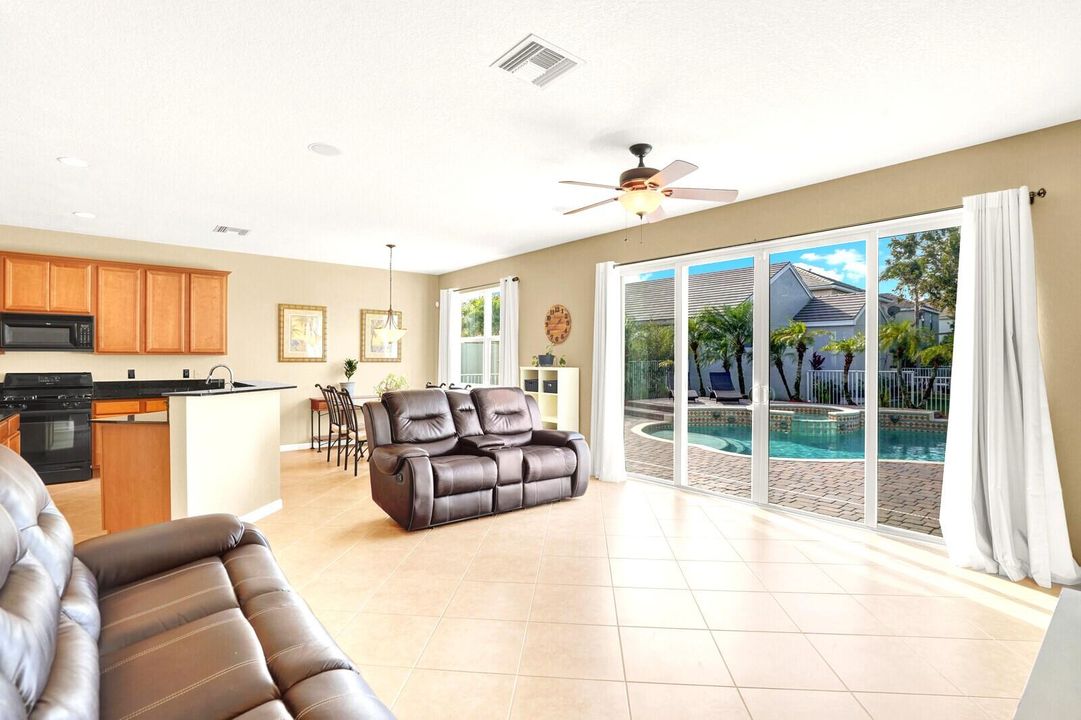 For Sale: $695,000 (4 beds, 3 baths, 3033 Square Feet)