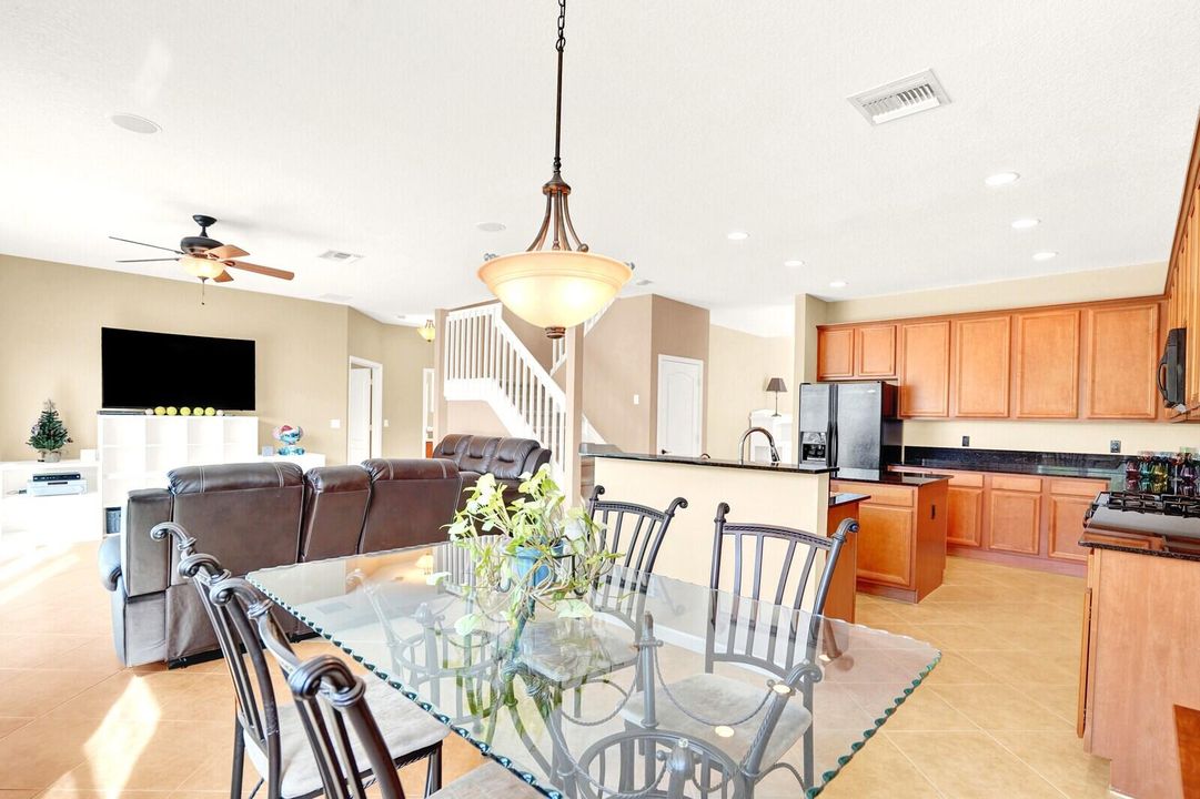 For Sale: $695,000 (4 beds, 3 baths, 3033 Square Feet)